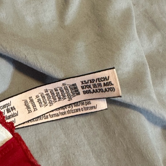 Victoria's Secret Red Lace Bra with White Band - Picture 2 of 2